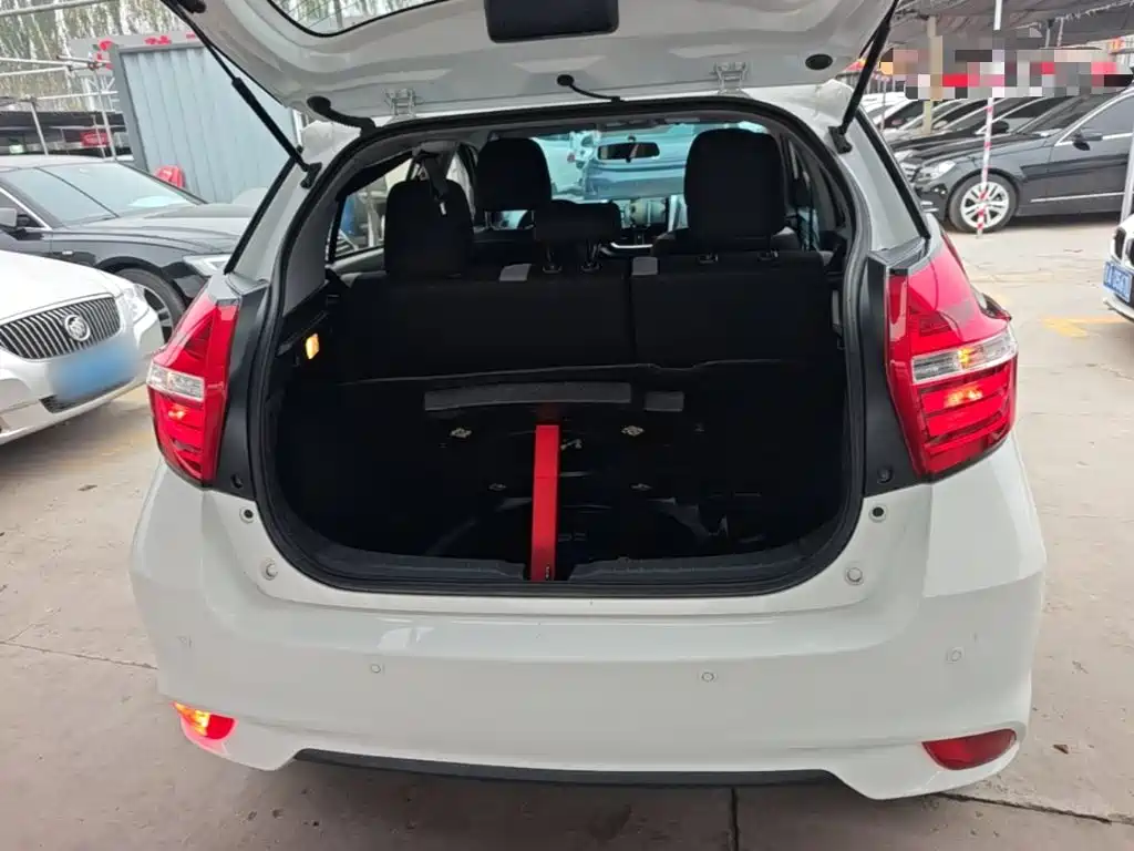 Toyota Yaris L — миниатюра 19