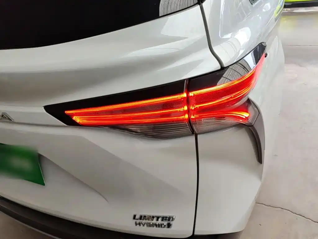Toyota Sienna — миниатюра 8