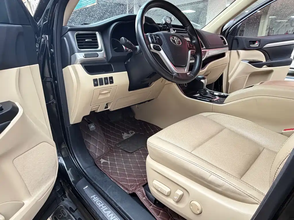 Toyota Highlander 2018 2.0T Luxury 7 мест V