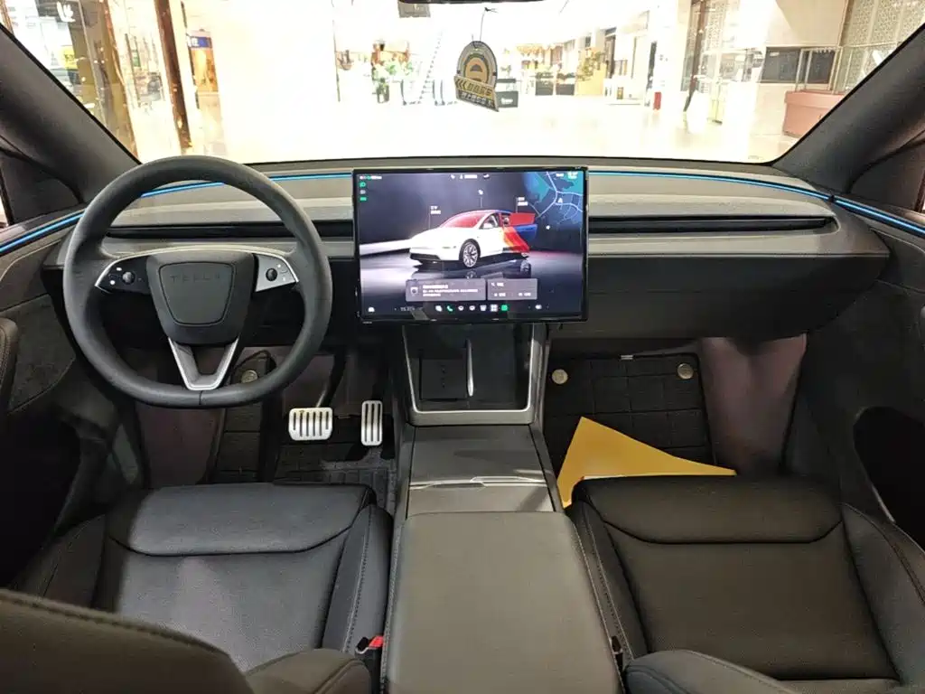 Tesla Model Y L — миниатюра 10