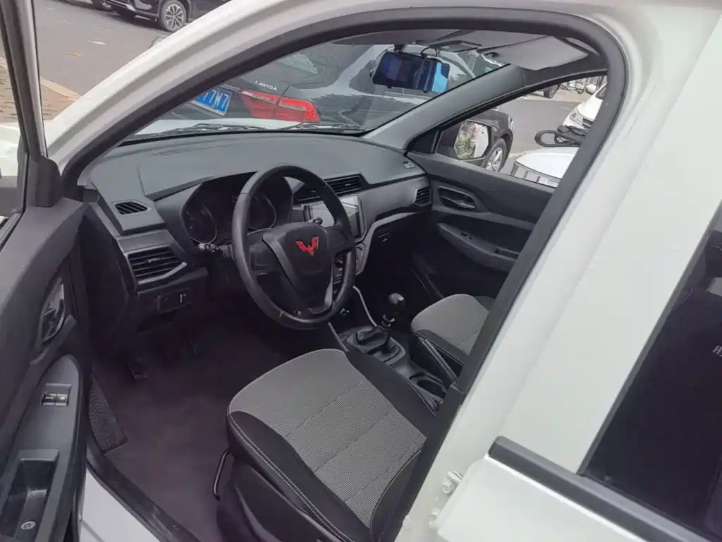Wuling Hongguang — миниатюра 16