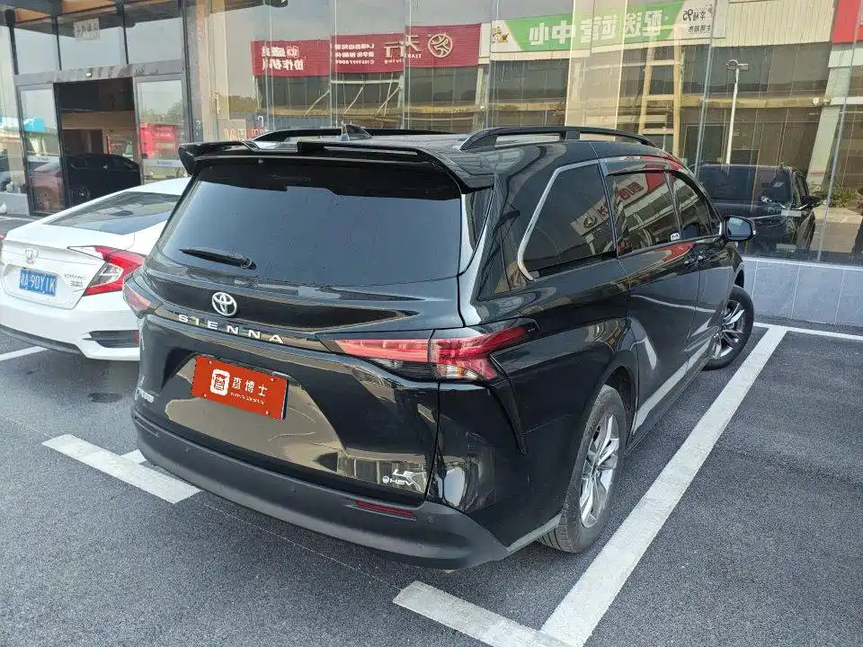 Toyota Sienna — миниатюра 8