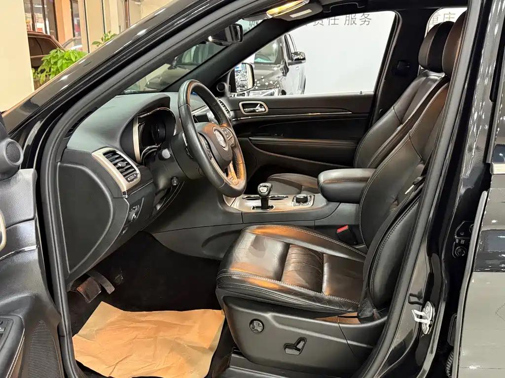 Jeep Grand Cherokee (Import) — миниатюра 10