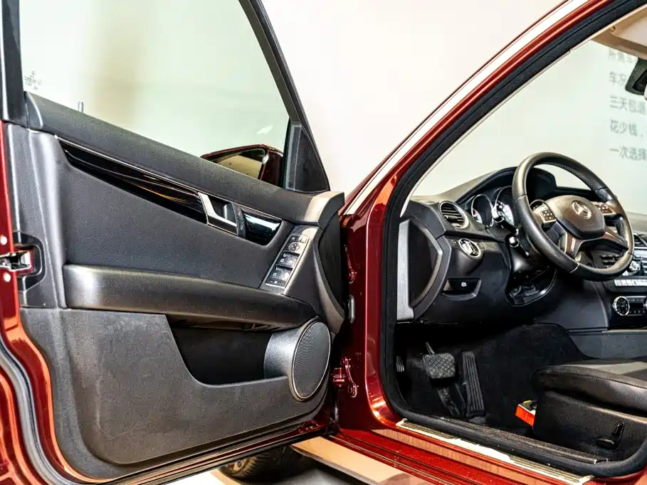 Mercedes-Benz C-Class — миниатюра 7