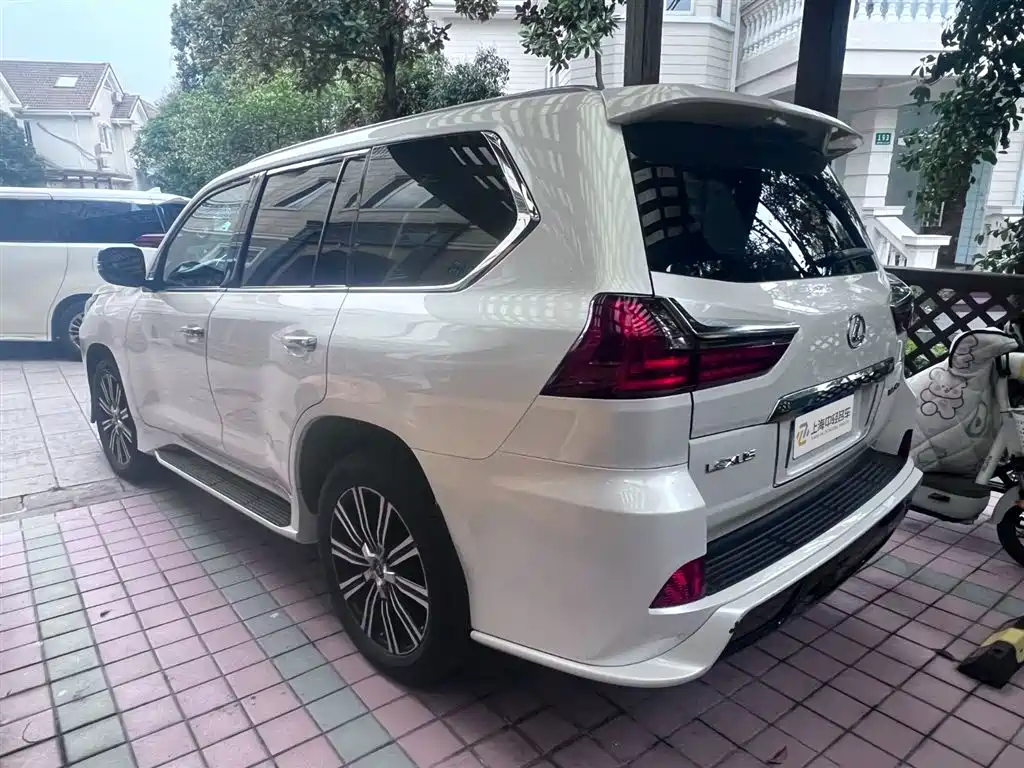 LEXUS LX