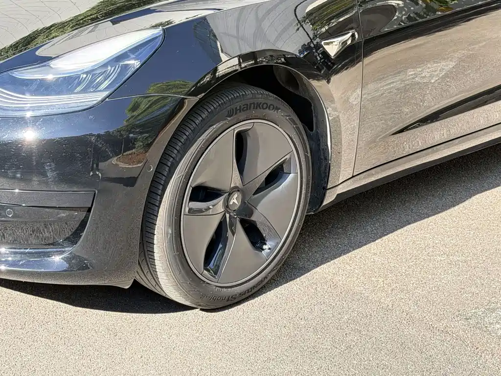 Tesla Model 3 — миниатюра 9