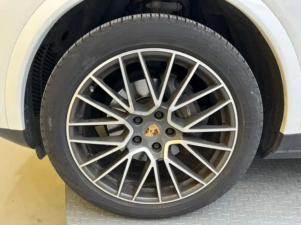 Porsche Cayenne — миниатюра 9