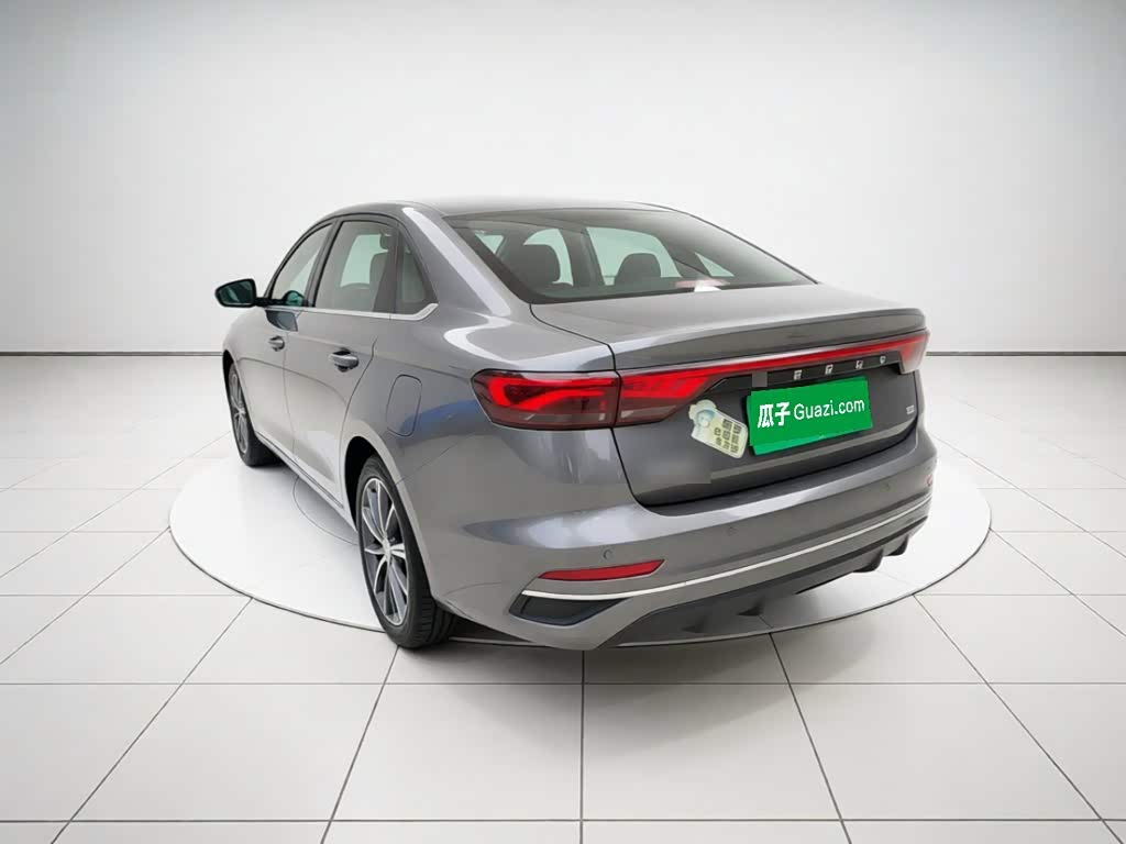 Geely Emgrand 1.5 л 2023 г. Серебристо-серый, пробег 29100 км