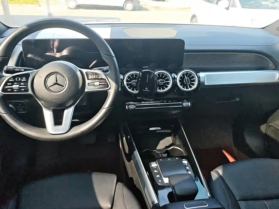 Mercedes-Benz GLB — миниатюра 12