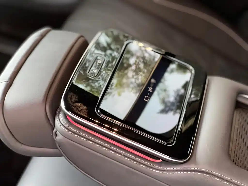 Mercedes-Benz GLS — миниатюра 12