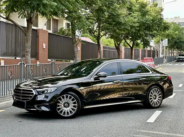 Mercedes-Benz E-Class 2024 E 300 L Luxury — фото 1