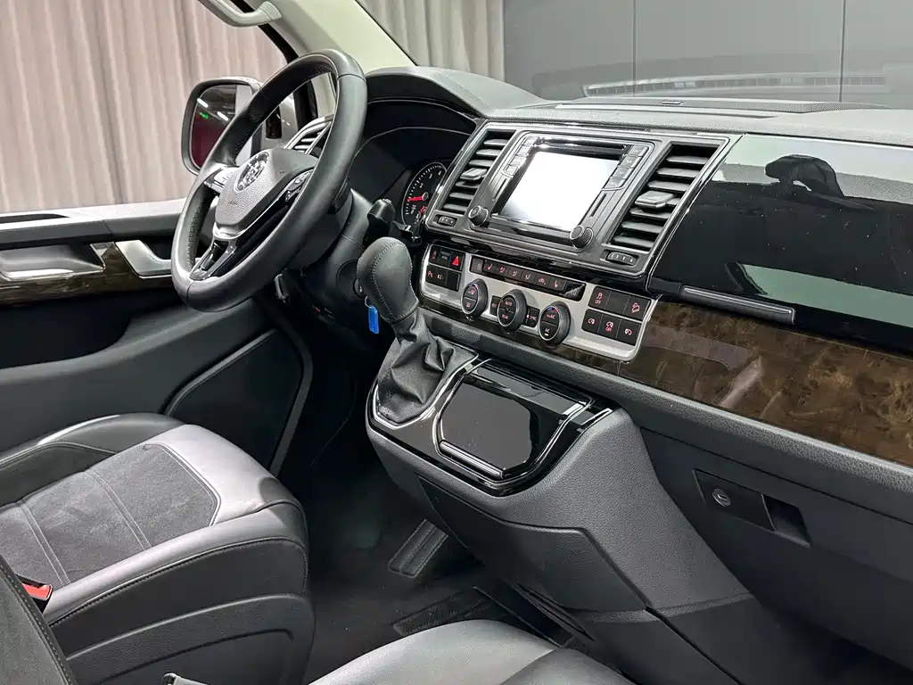 Volkswagen Multivan — миниатюра 32
