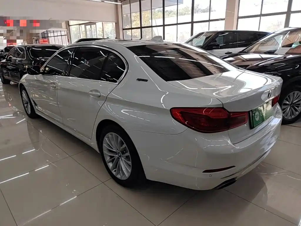 BMW 5 Series New Energy — миниатюра 5