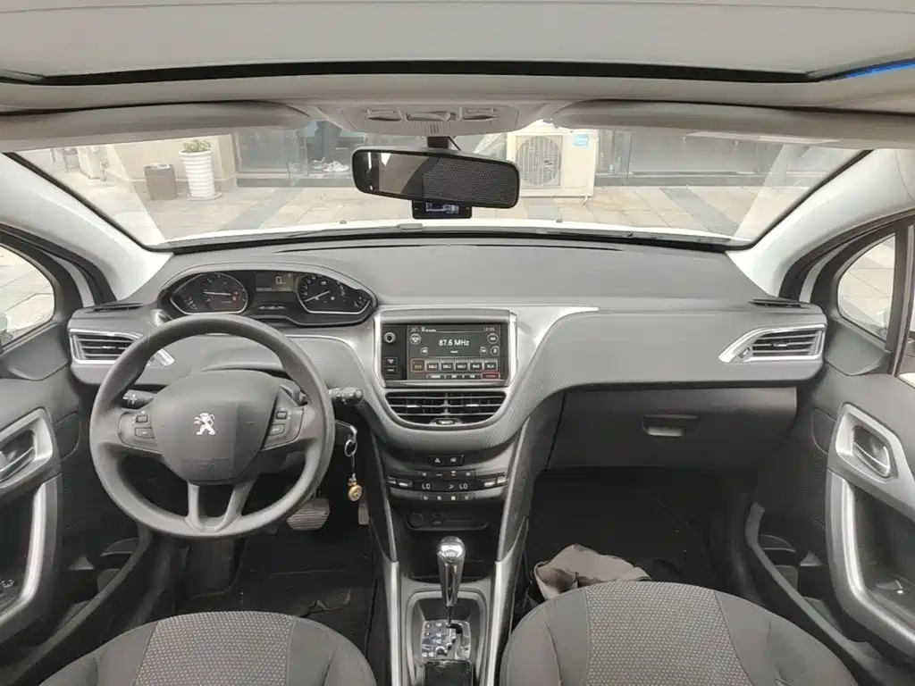 Peugeot 2008 — миниатюра 10