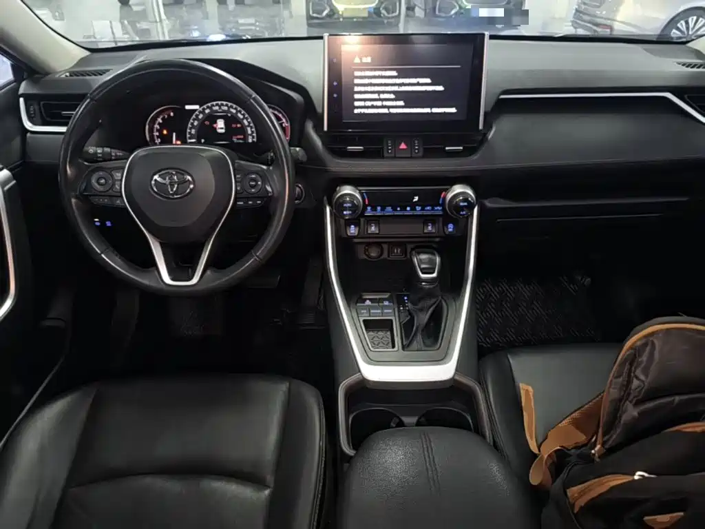 Toyota RAV4 — миниатюра 10