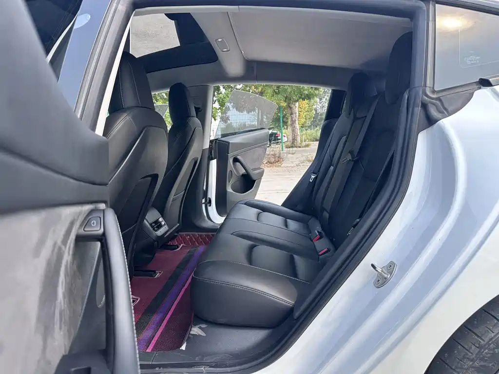 Tesla Model 3 — миниатюра 6