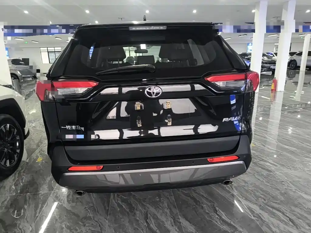 Toyota RAV4 — миниатюра 6
