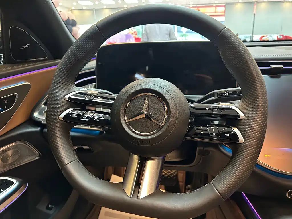 Mercedes-Benz E-Class — миниатюра 10