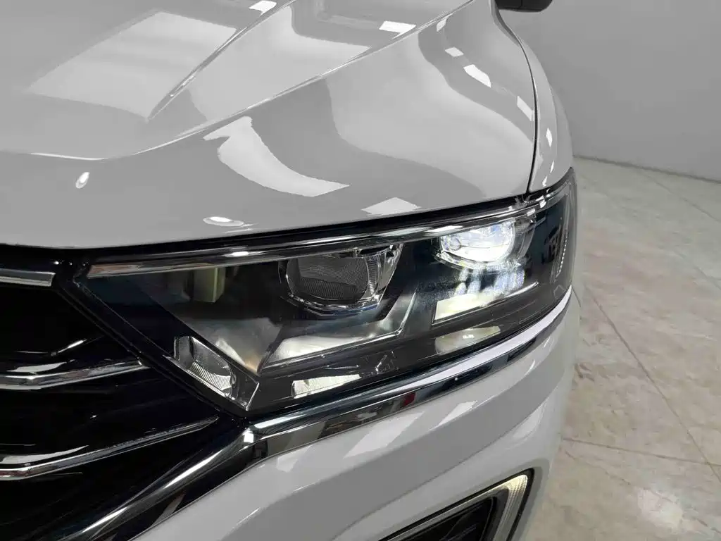 Volkswagen T-Roc — миниатюра 24