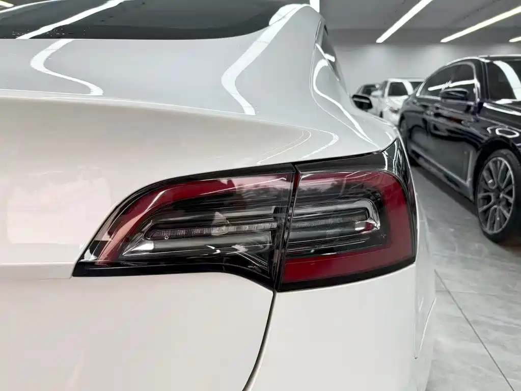 Tesla Model 3 — миниатюра 19