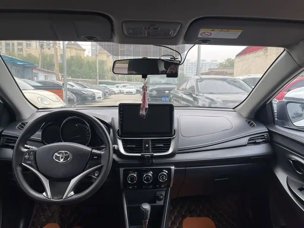 Toyota Yaris L — миниатюра 9