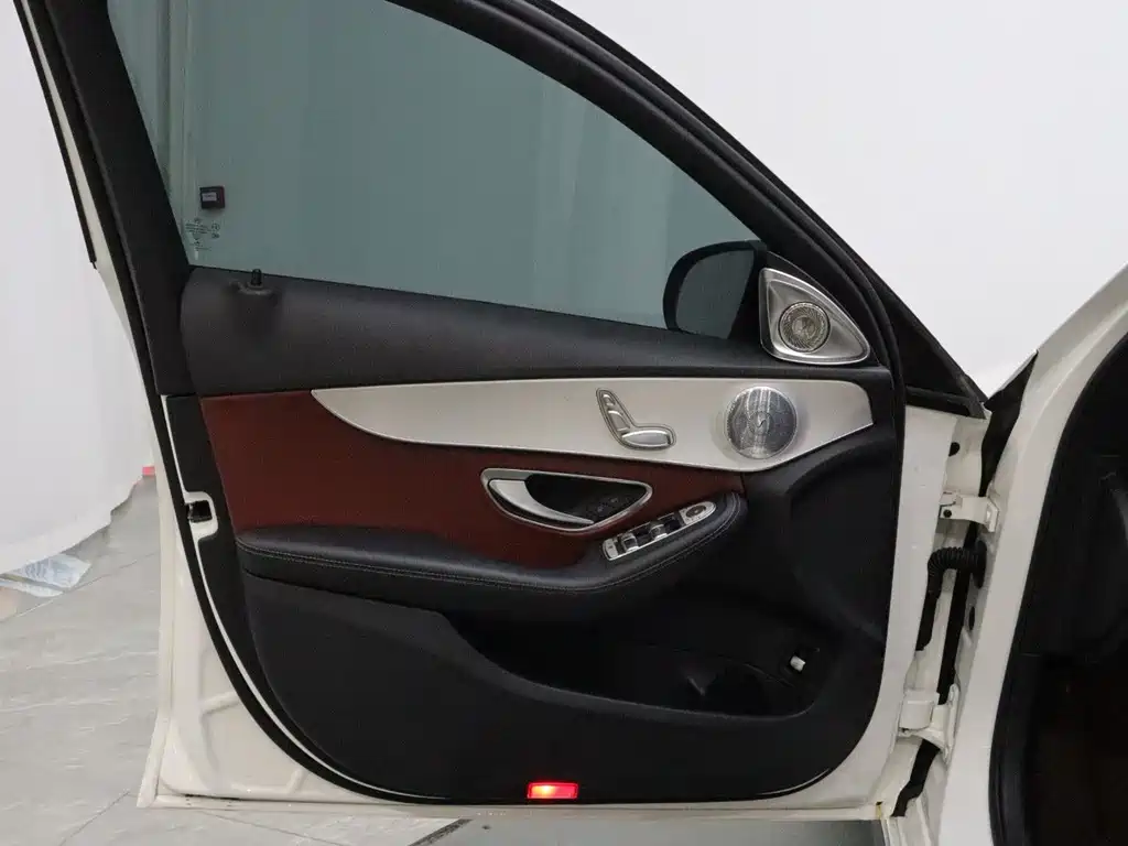 Mercedes-Benz C-Class — миниатюра 10