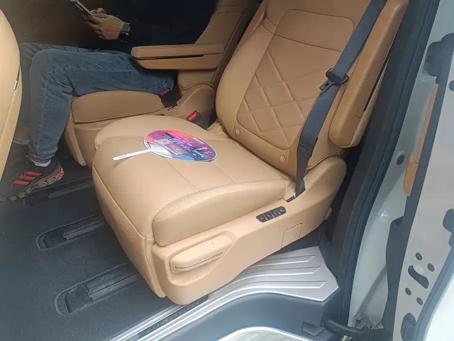 GAC Motor Trumpchi E8 PHEV — миниатюра 11