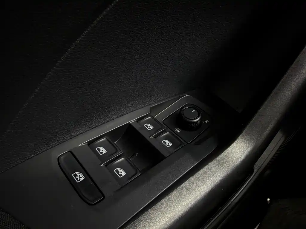 Volkswagen Tacqua 1.5L Auto Joy Connected Edition, фото 10