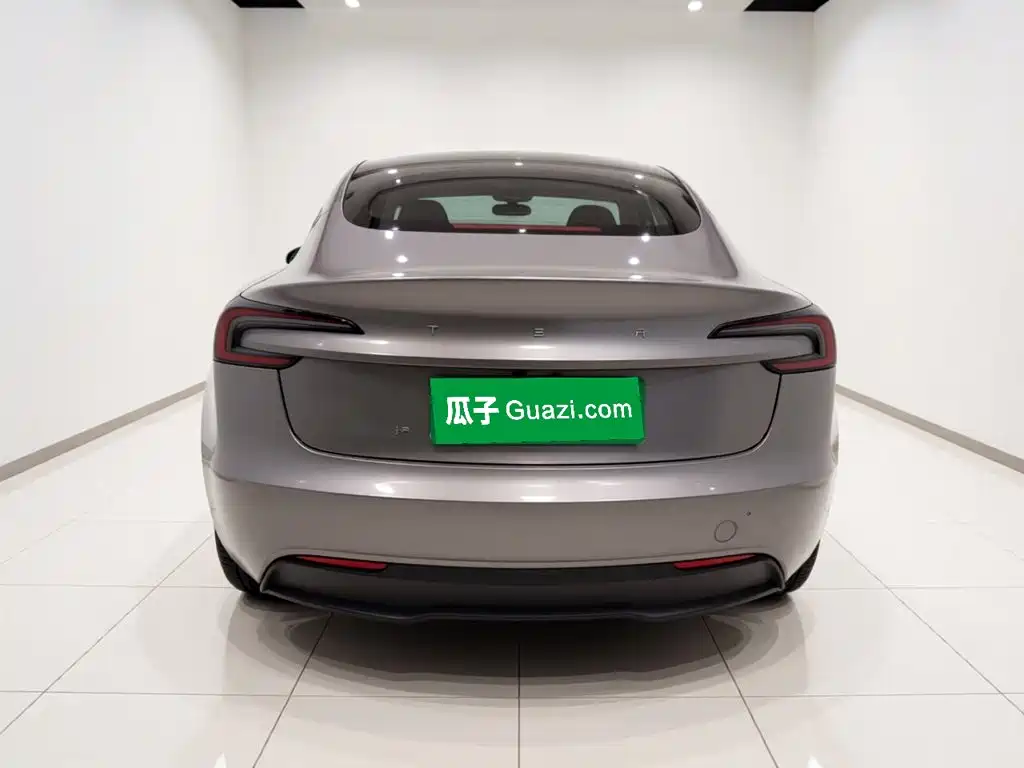 Tesla Model 3 — миниатюра 3
