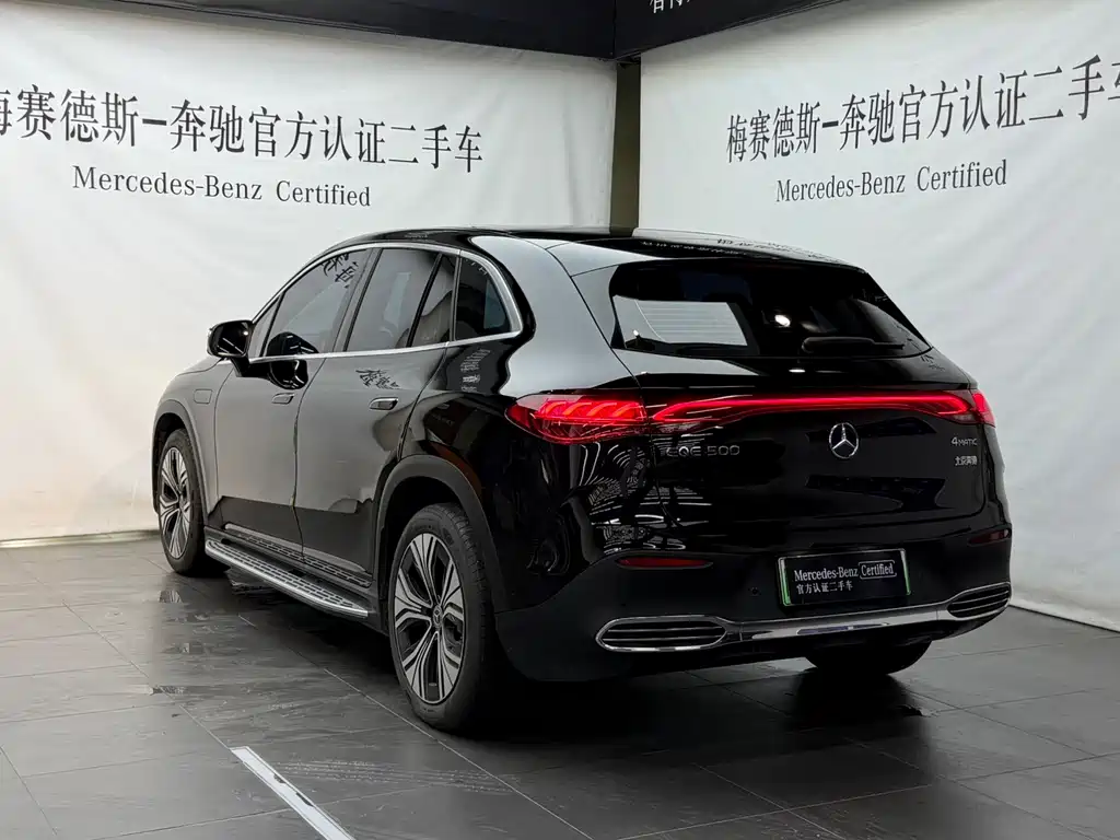Mercedes-Benz EQE SUV — миниатюра 8
