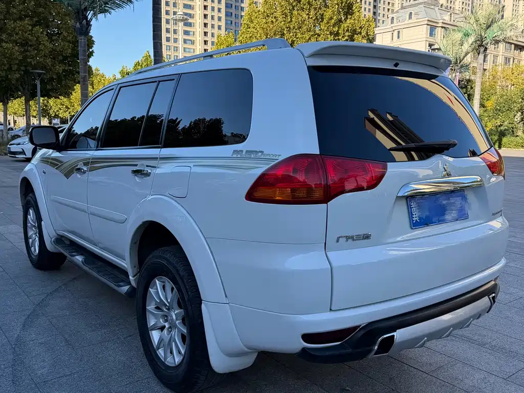 Mitsubishi Pajero Sport — миниатюра 4