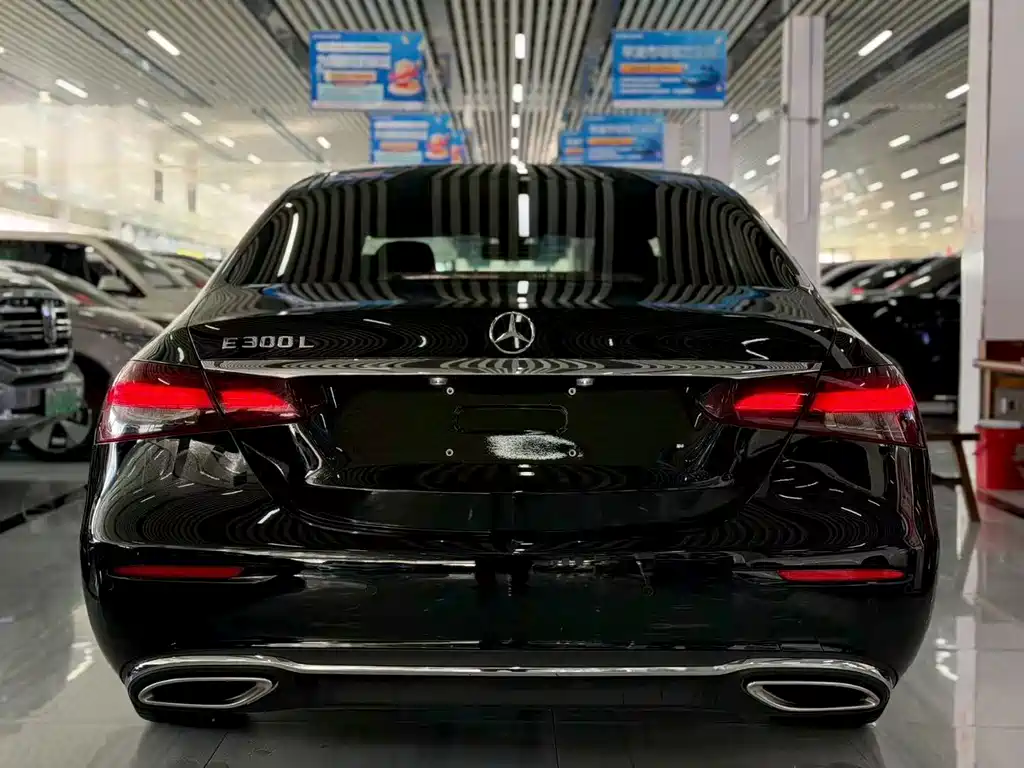 Mercedes-Benz E-Class — миниатюра 8