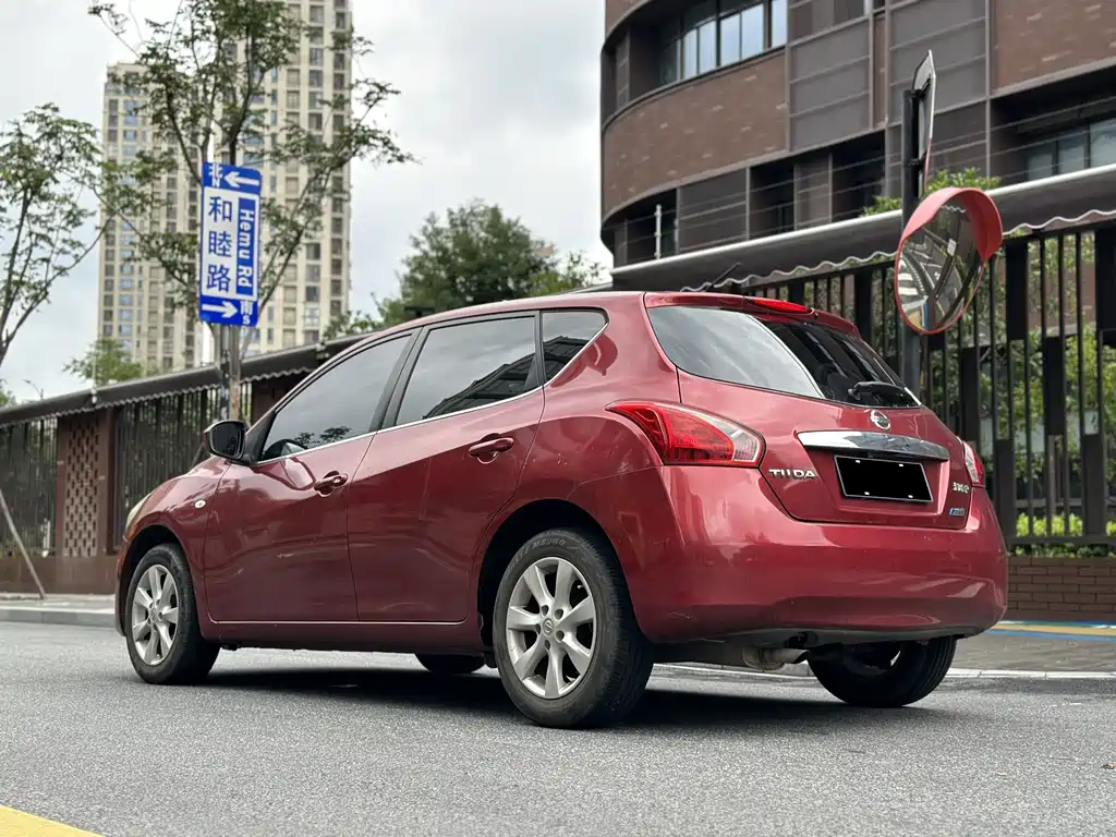 Nissan Tiida — миниатюра 4