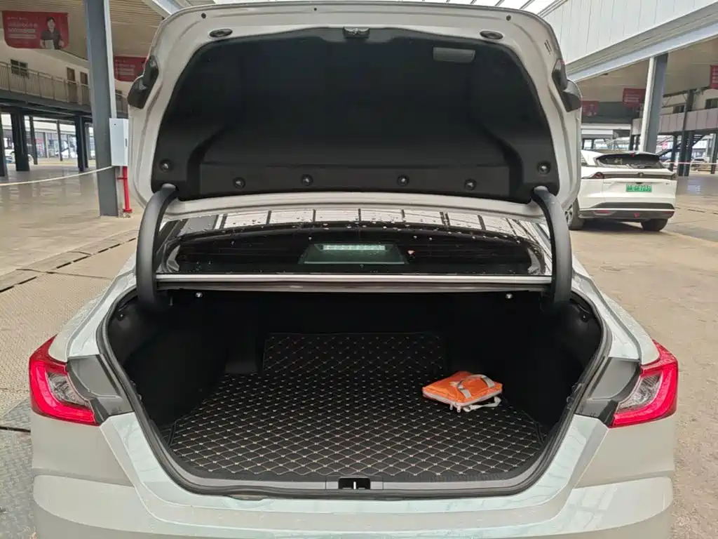 Toyota Camry — миниатюра 19