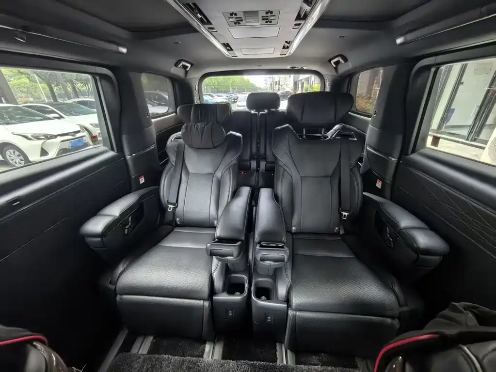 Toyota Vellfire — миниатюра 4