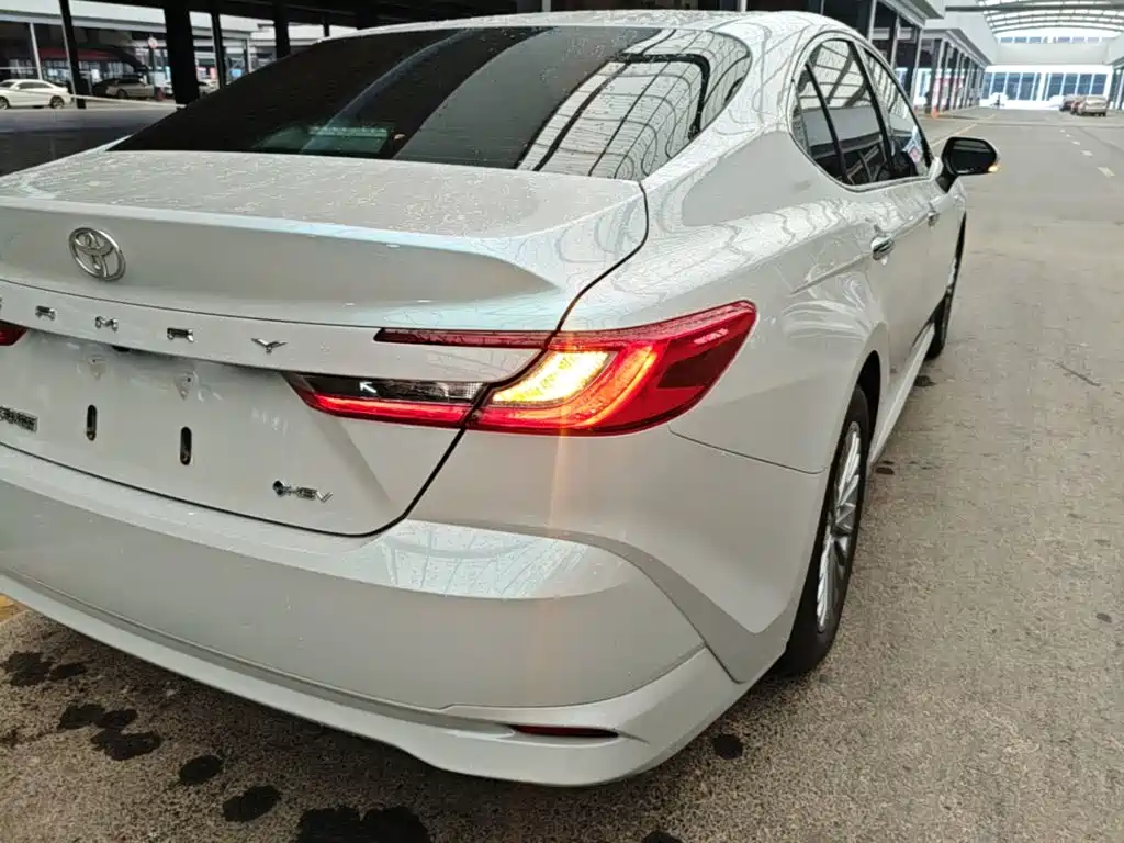 Toyota Camry — миниатюра 8