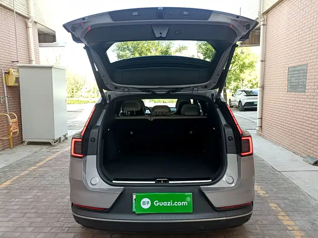 Volvo XC70 PHEV — миниатюра 19