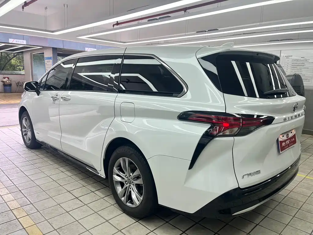 TOYOTA SIENNA