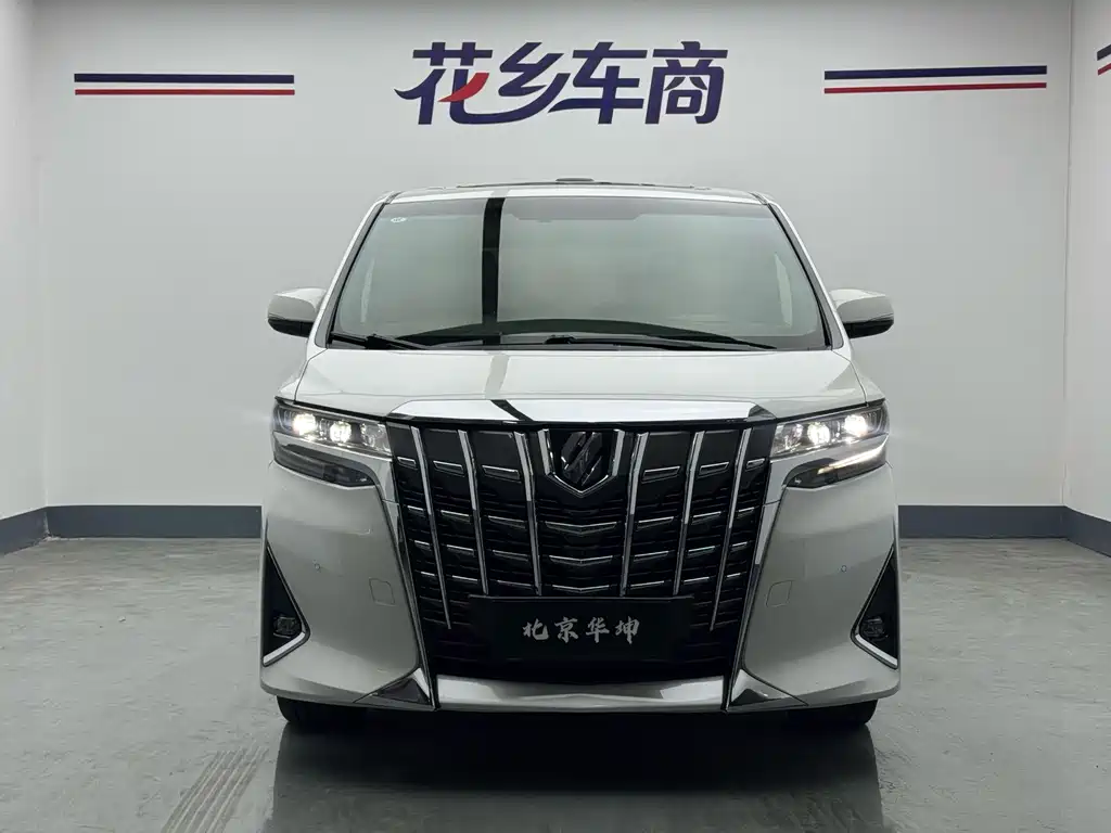 Toyota Alphard — миниатюра 9