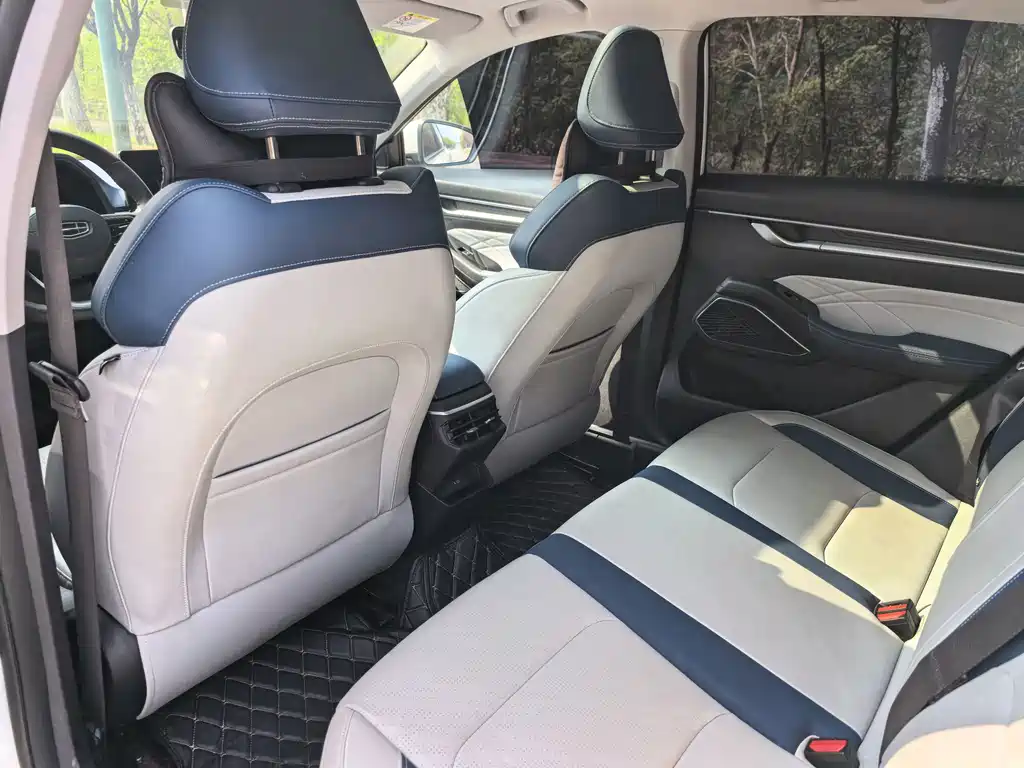 Geely Emgrand — миниатюра 6