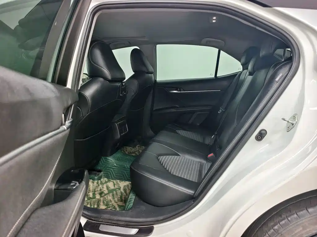 Toyota Camry — миниатюра 11