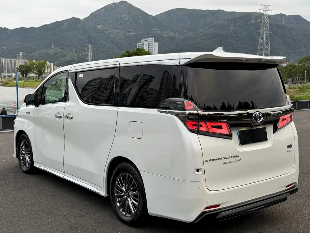 Toyota Vellfire — миниатюра 9