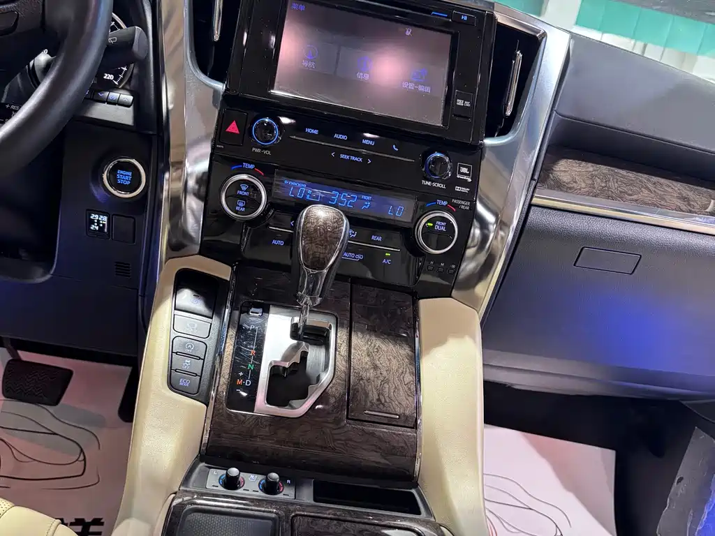 Toyota Alphard 2018 3.5L Luxury