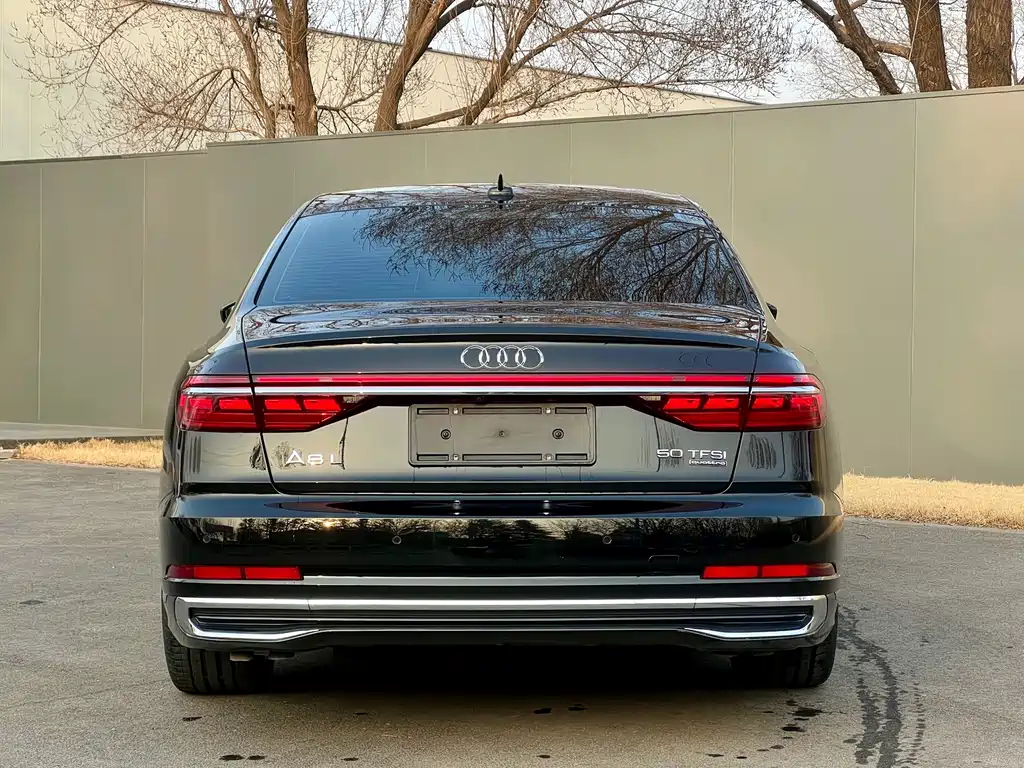 AUDI A8