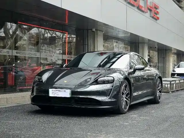 PORSCHE TAYCAN 2021