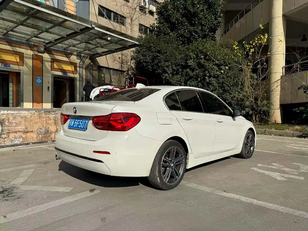 BMW 1 SERIES