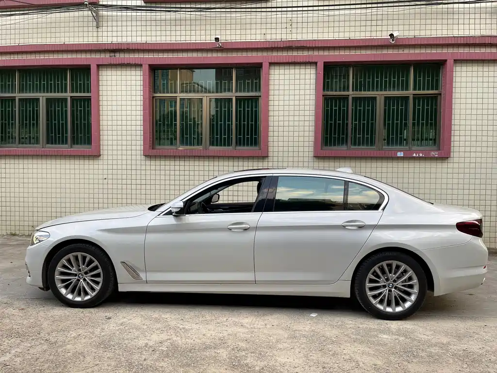 BMW 5 Series — миниатюра 16