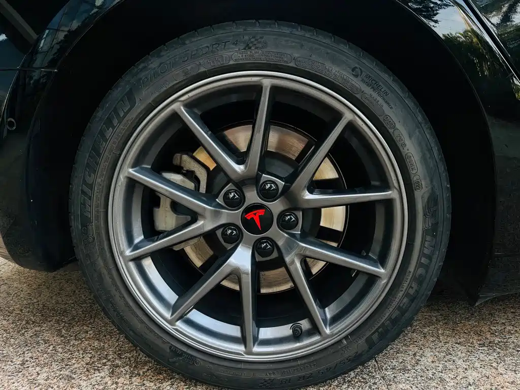 Tesla Model 3 — миниатюра 20