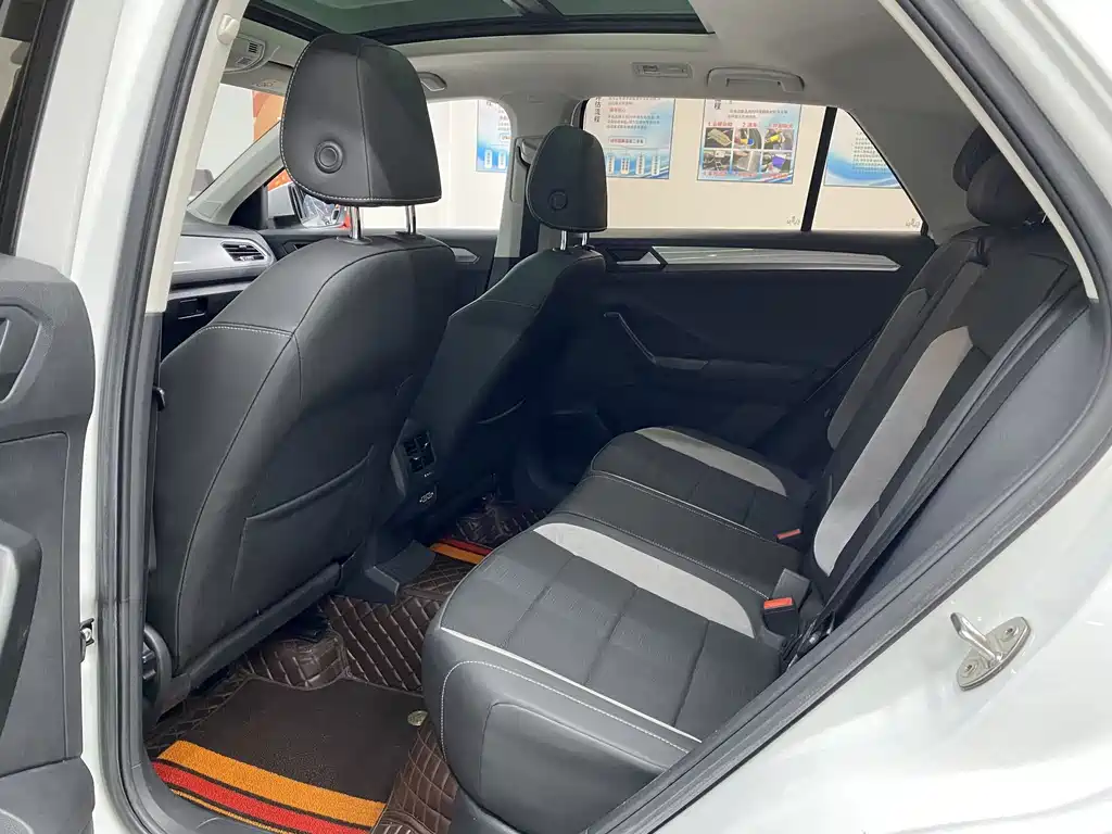 VOLKSWAGEN T ROC EXPLORING SONGS