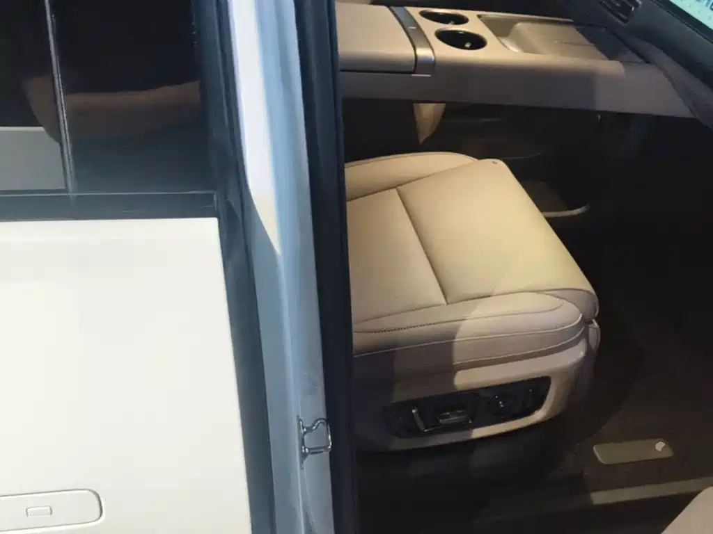 Li Auto Li MEGA — миниатюра 25
